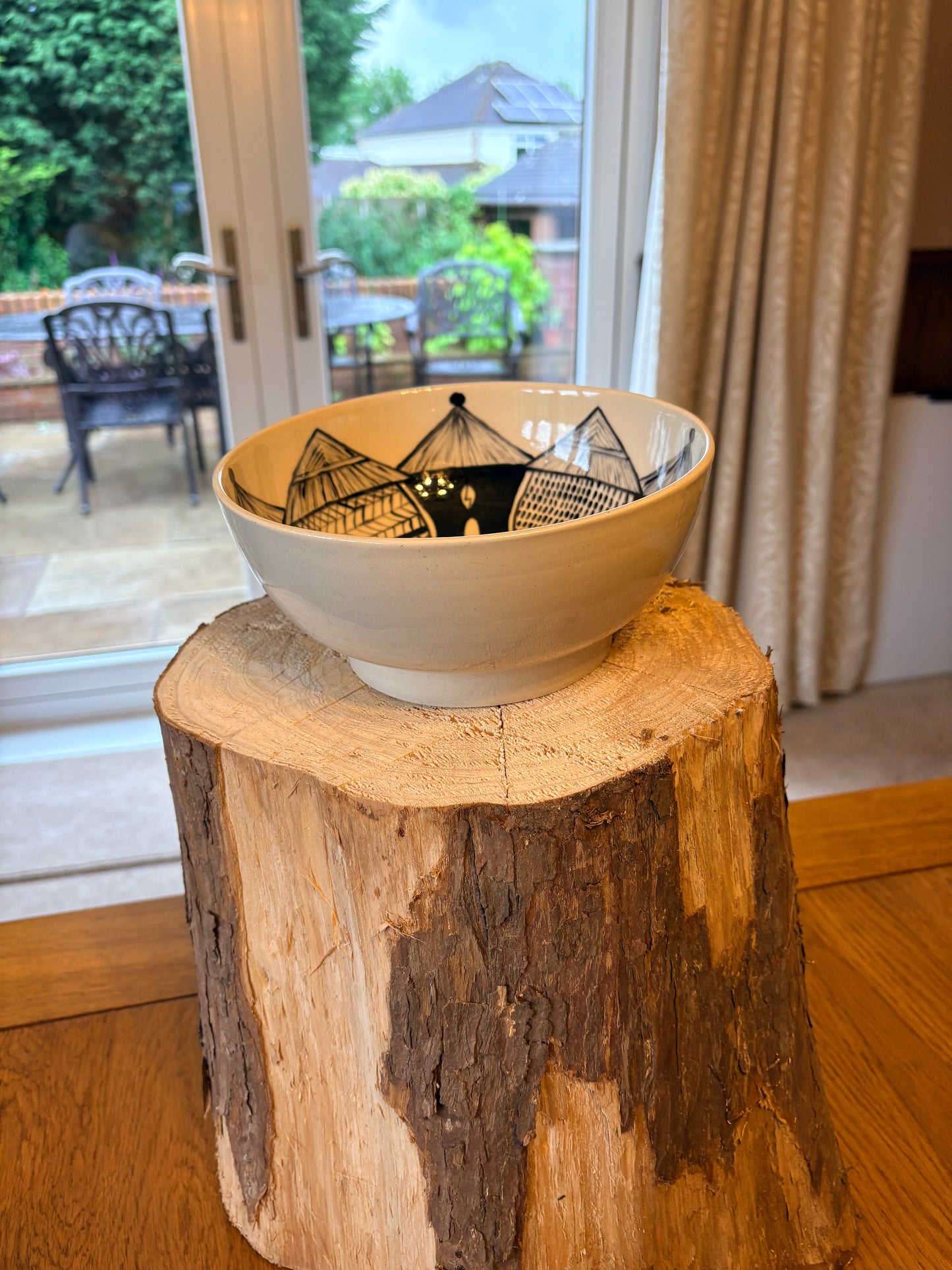 Hand‑Painted Geometric Linework Bowl – Ink & Clay Collection