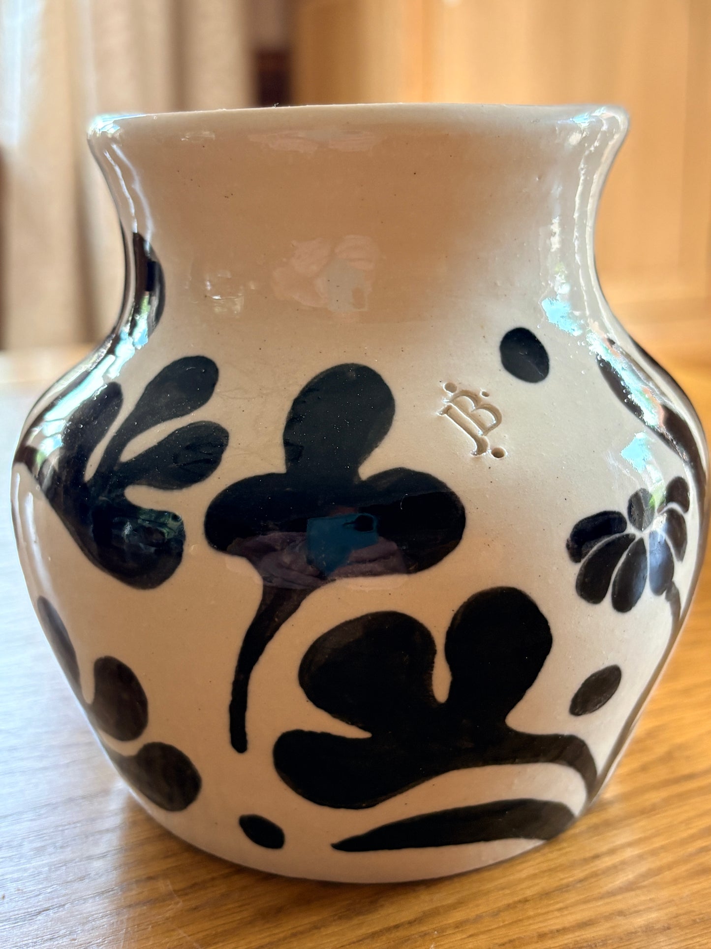Hand‑Painted Matisse‑Inspired Floral Monochrome Vase – Ink & Clay Collection