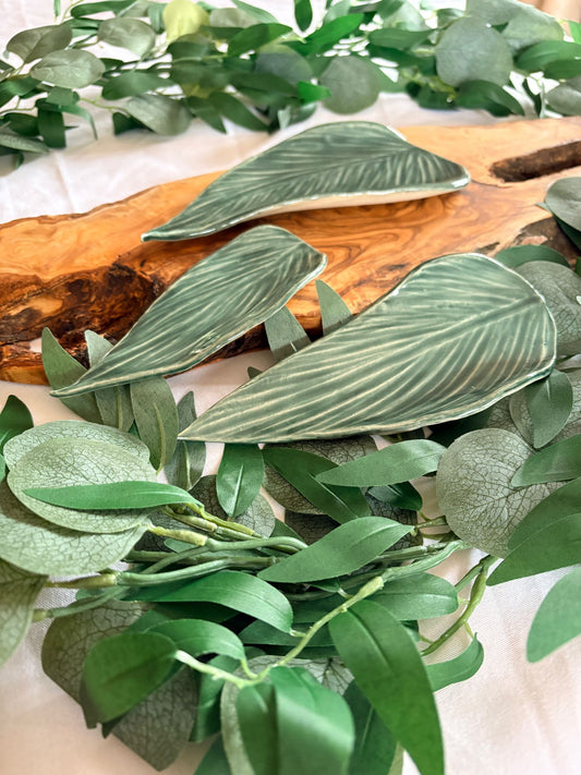 Hand‑Formed Small Leaf Plate Set (3) – Petal & Earth Collection